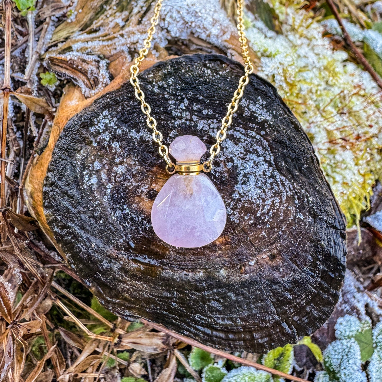 Gefäß des Morgentaus aus natürlichem Rosenquarz🩷✨ - Gold