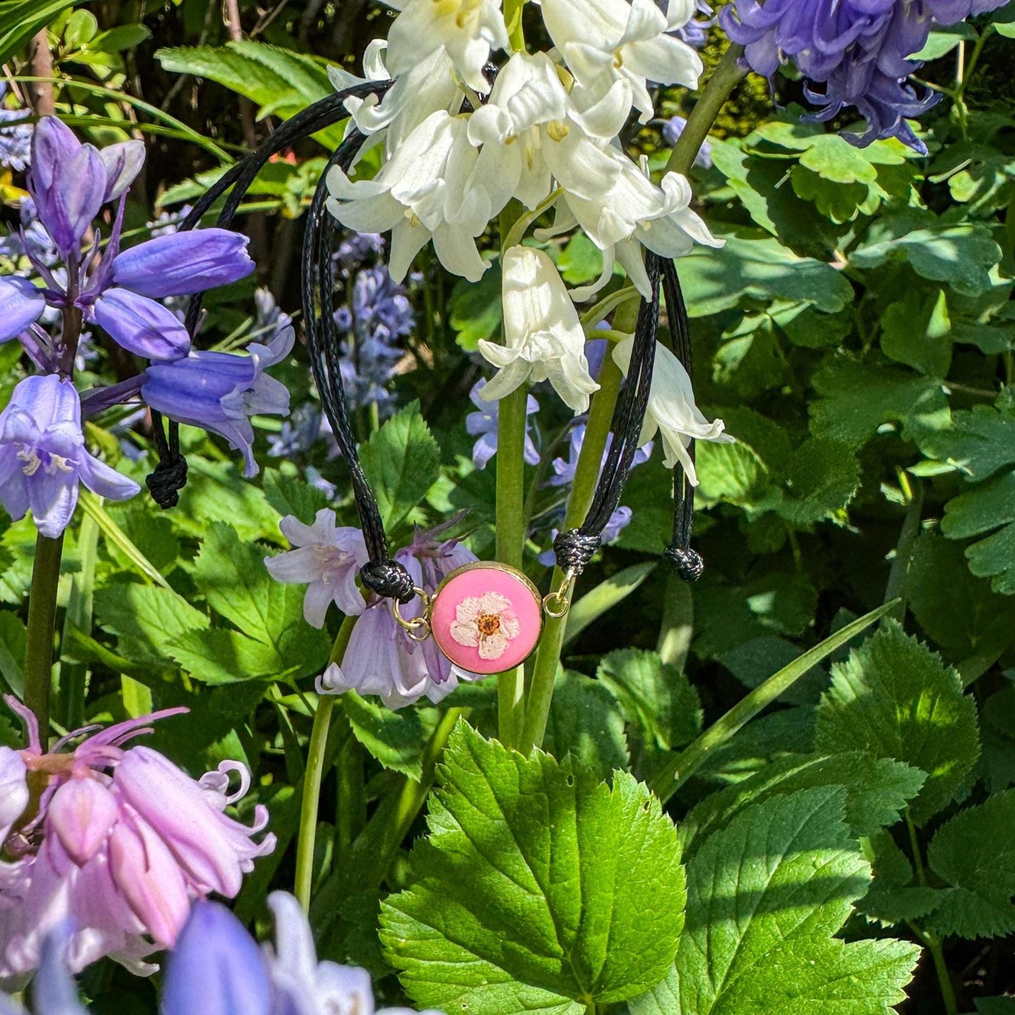 Spierstrauch-Armband - Handgemachtes Armband mit echter Blüte 🌺