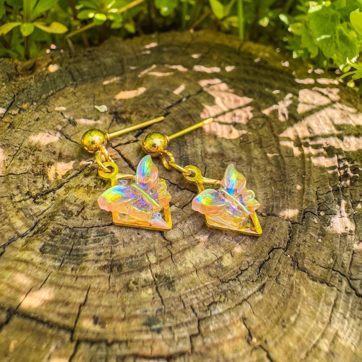 Schimmernde Schmetterlings-Ohrstecker - Handgefertigtes Schmuckstück im zauberhaften Design ✨
