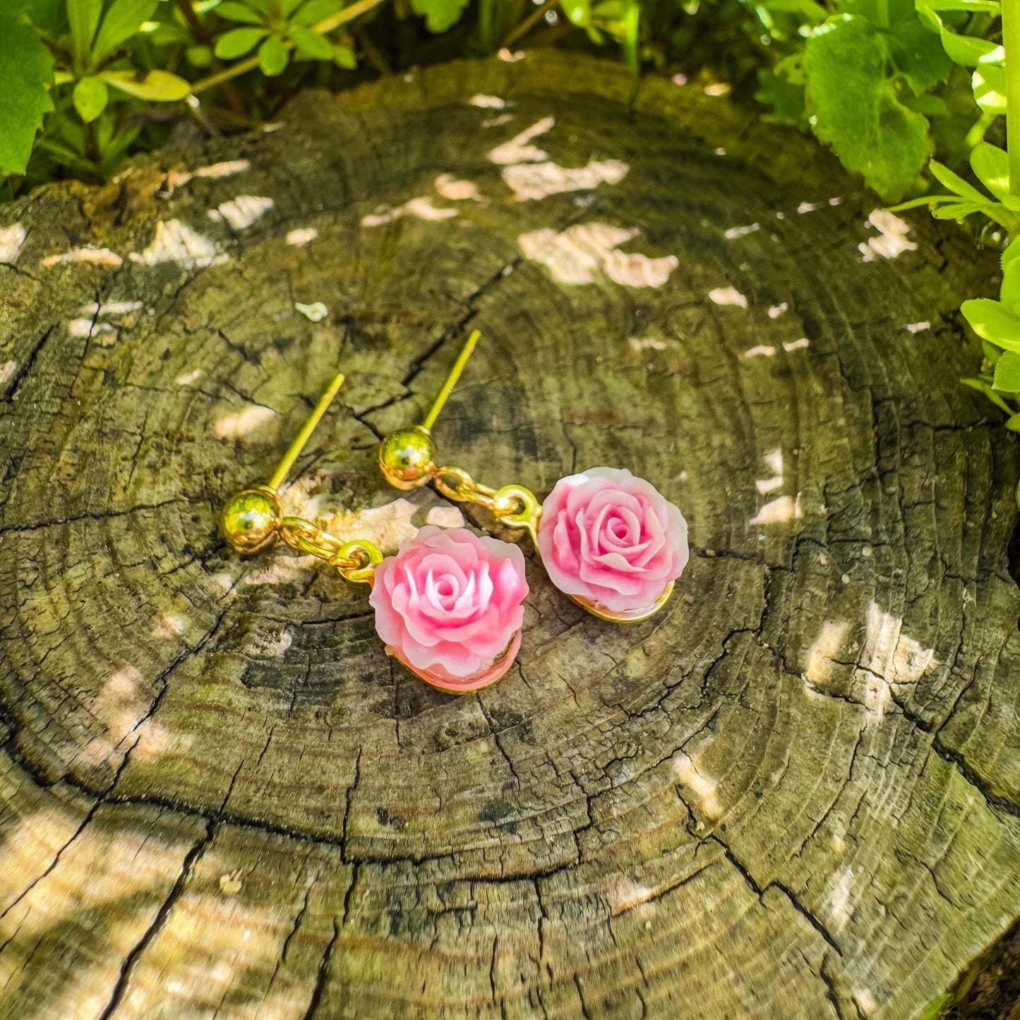 Süße Rosen-Ohrstecker - Handgefertigtes Schmuckstück im einzigartigen Design 🌹