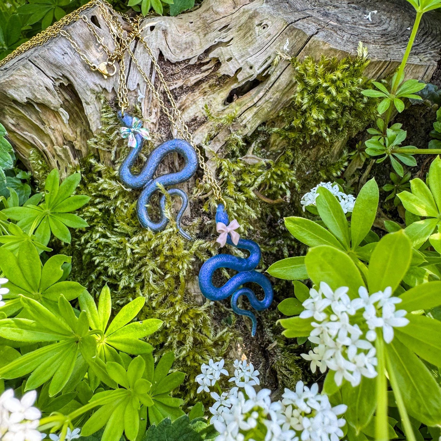 Niedlicher Schlangen-Anhänger - Außergewöhnliches Schmuckstück mit einem Hauch Magie 🎀