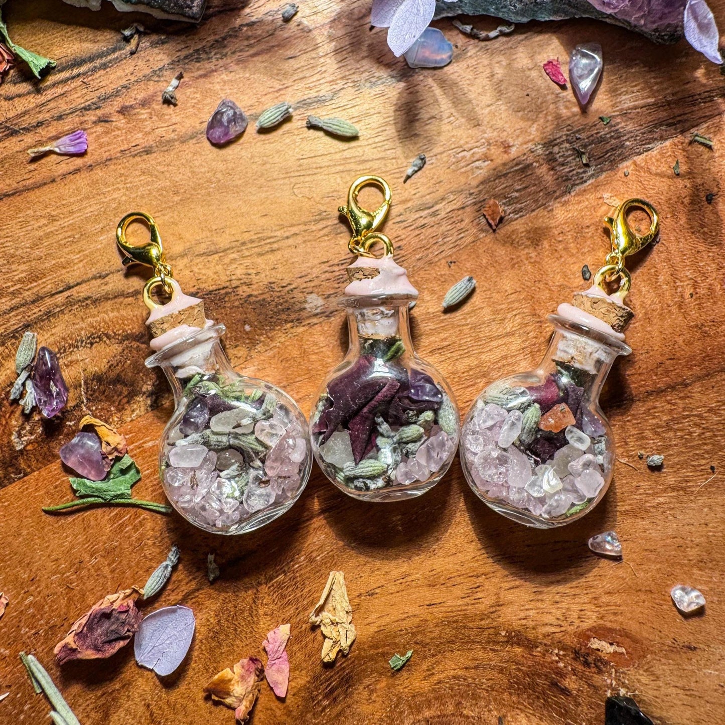 Zauberfläschchen mit Heilsteinen und Kräutern - Selbstliebe und innere Stärke in einem kleinen Gefäß 🌸✨