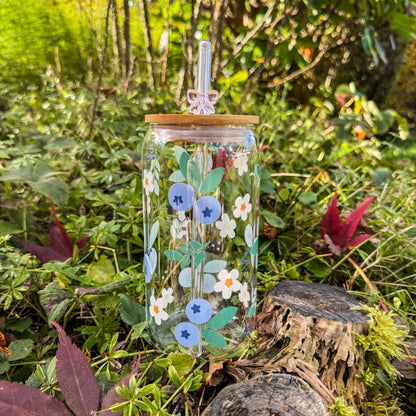 Trinkglas mit Winterblaubeeren - für einen Hauch Naturmagie 🫐🌼