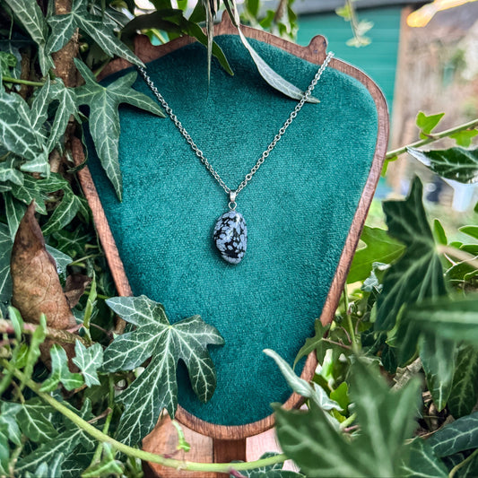 Stein der stillen Balance ❄️🖤✨