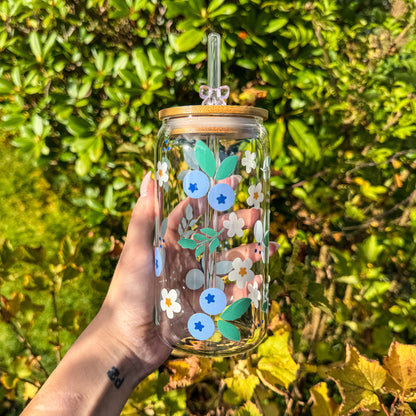 Trinkglas mit Winterblaubeeren - für einen Hauch Naturmagie 🫐🌼