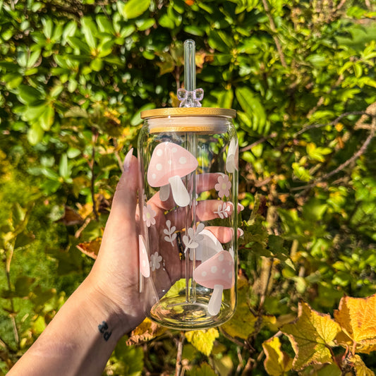 Trinkglas mit niedlichen rosa Pilzen - für märchenhaften Genuss 🍄🩷