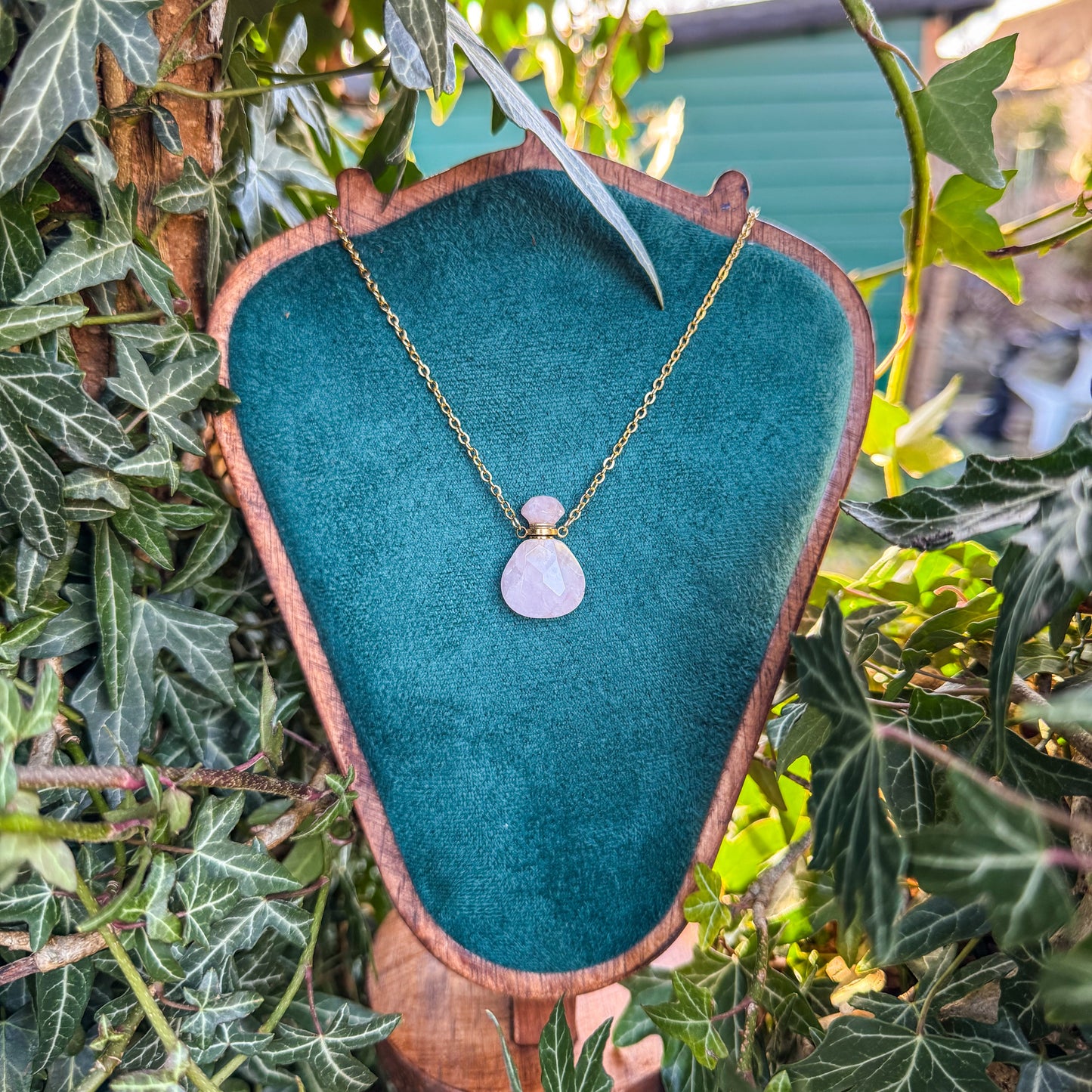 Gefäß des Morgentaus aus natürlichem Rosenquarz🩷✨ - Gold