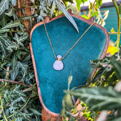 Gefäß des Morgentaus aus natürlichem Rosenquarz🩷✨ - Gold