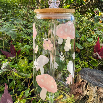 Trinkglas mit niedlichen rosa Pilzen - für märchenhaften Genuss 🍄🩷
