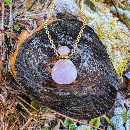 Gefäß des Morgentaus aus natürlichem Rosenquarz🩷✨ - Gold