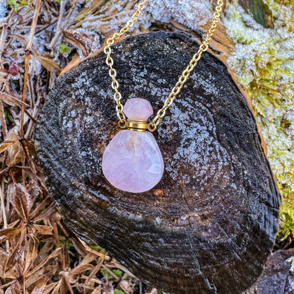 Gefäß des Morgentaus aus natürlichem Rosenquarz🩷✨ - Gold