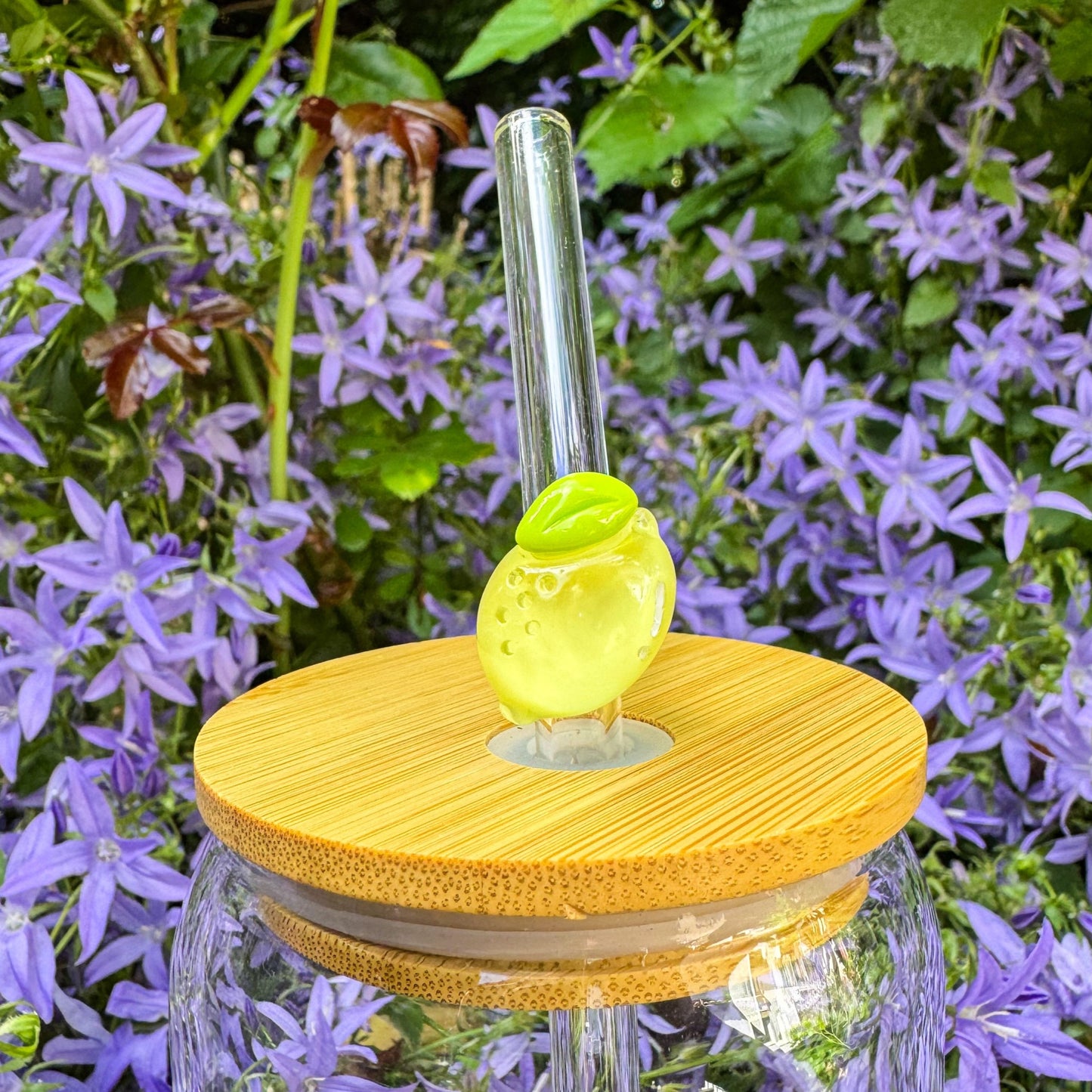 Trinkglas mit Lavendel und Zitrone - für die fruchtige Erfrischung 🍋💜