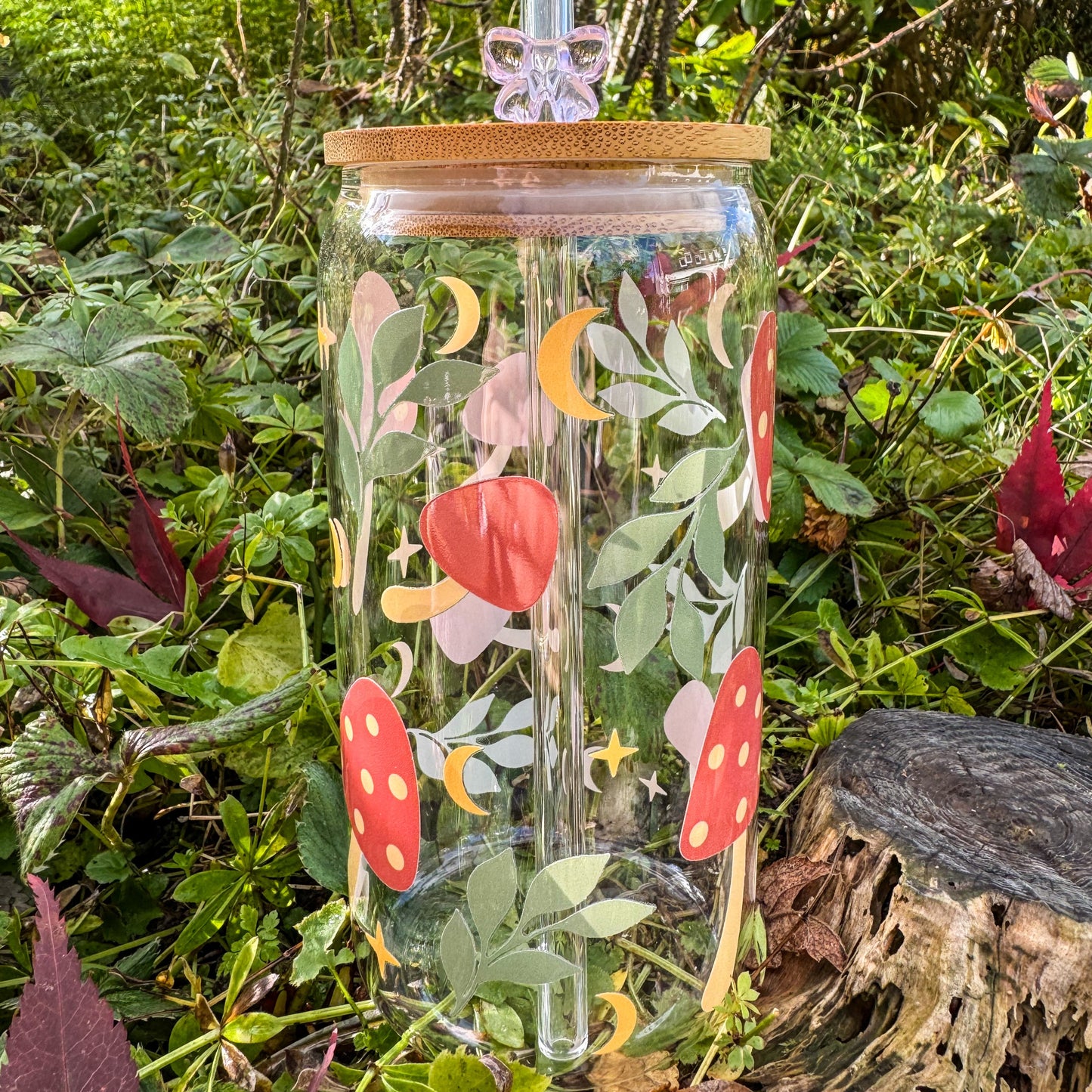 Trinkglas mit magischen Pilzen - für einen zauberhaften Genuss 🍄🌙