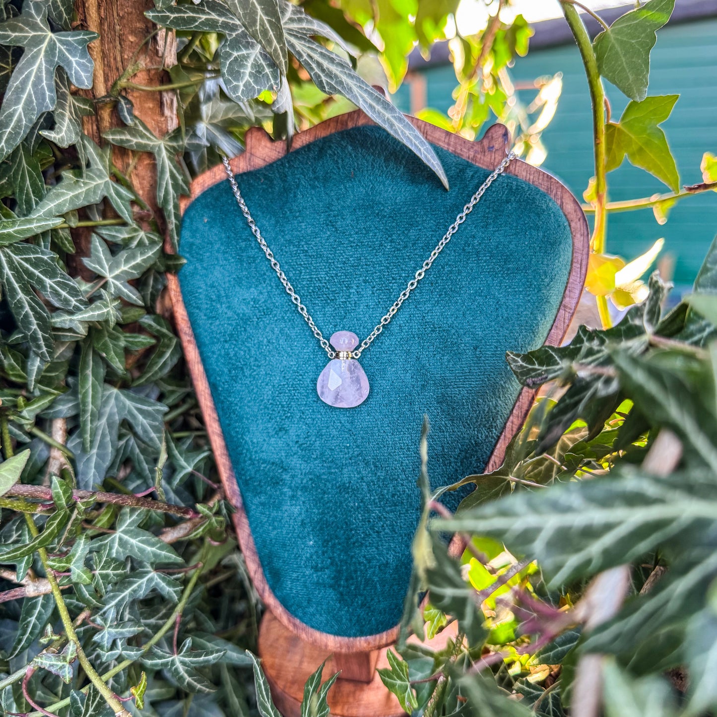 Gefäß des Morgentaus aus natürlichem Rosenquarz 🩷✨ - Silber