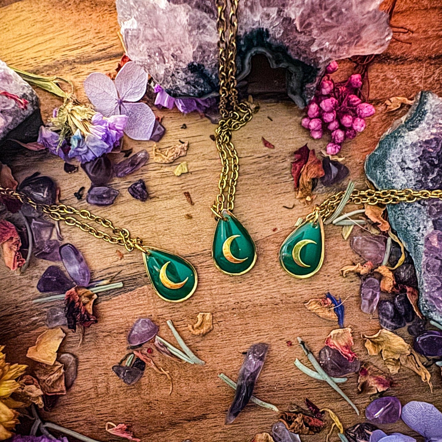 Halskette Mondträne - Mystisch, elegant und handgemacht 🌙