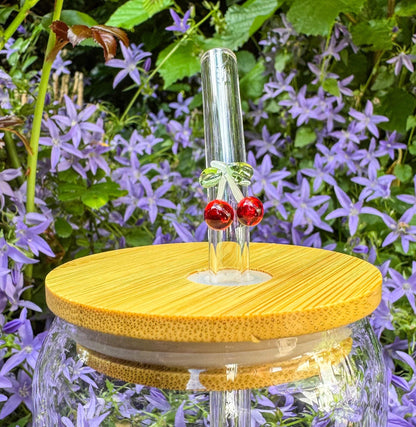 Trinkglas mit Kirschen und rosa Schleifen - für die fruchtig-süße Erfrischung 🍒🎀