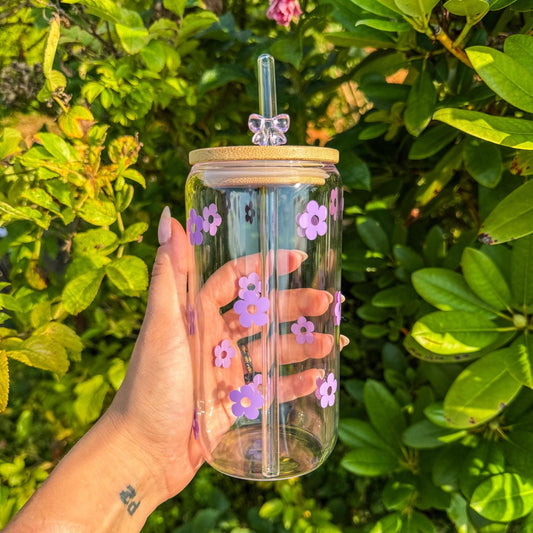 Trinkglas mit lila Blümchen - für die süße Erfrischung 🌸