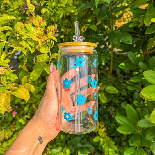 Trinkglas mit blauen Blümchen - für die süße Erfrischung 🌸