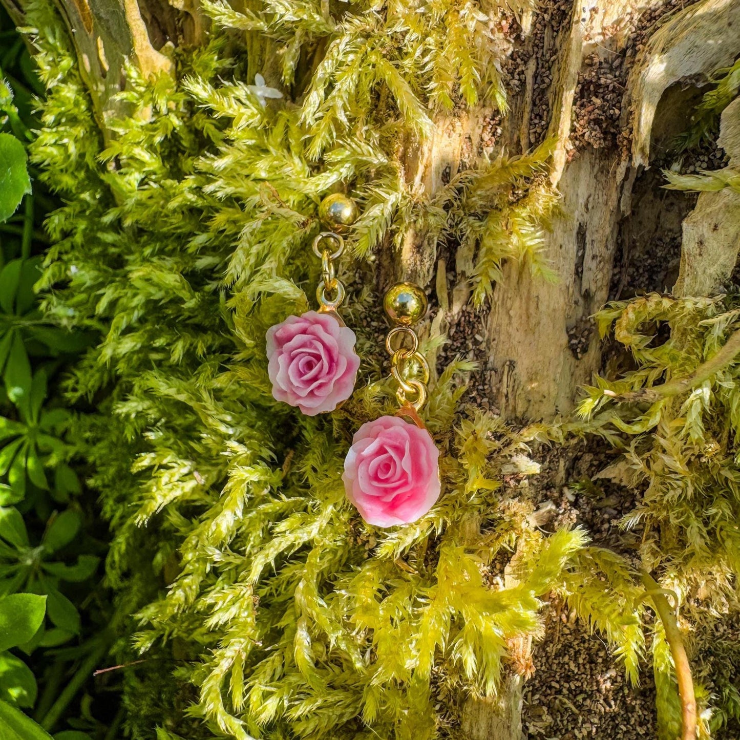 Süße Rosen-Ohrstecker - Handgefertigtes Schmuckstück im einzigartigen Design 🌹