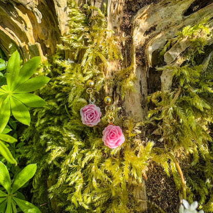 Süße Rosen-Ohrstecker - Handgefertigtes Schmuckstück im einzigartigen Design 🌹