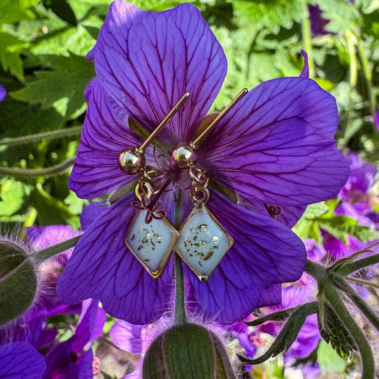 Zarte mintfarbene Ohrstecker - Handgefertigtes Schmuckstück mit einem Hauch Eleganz ✨