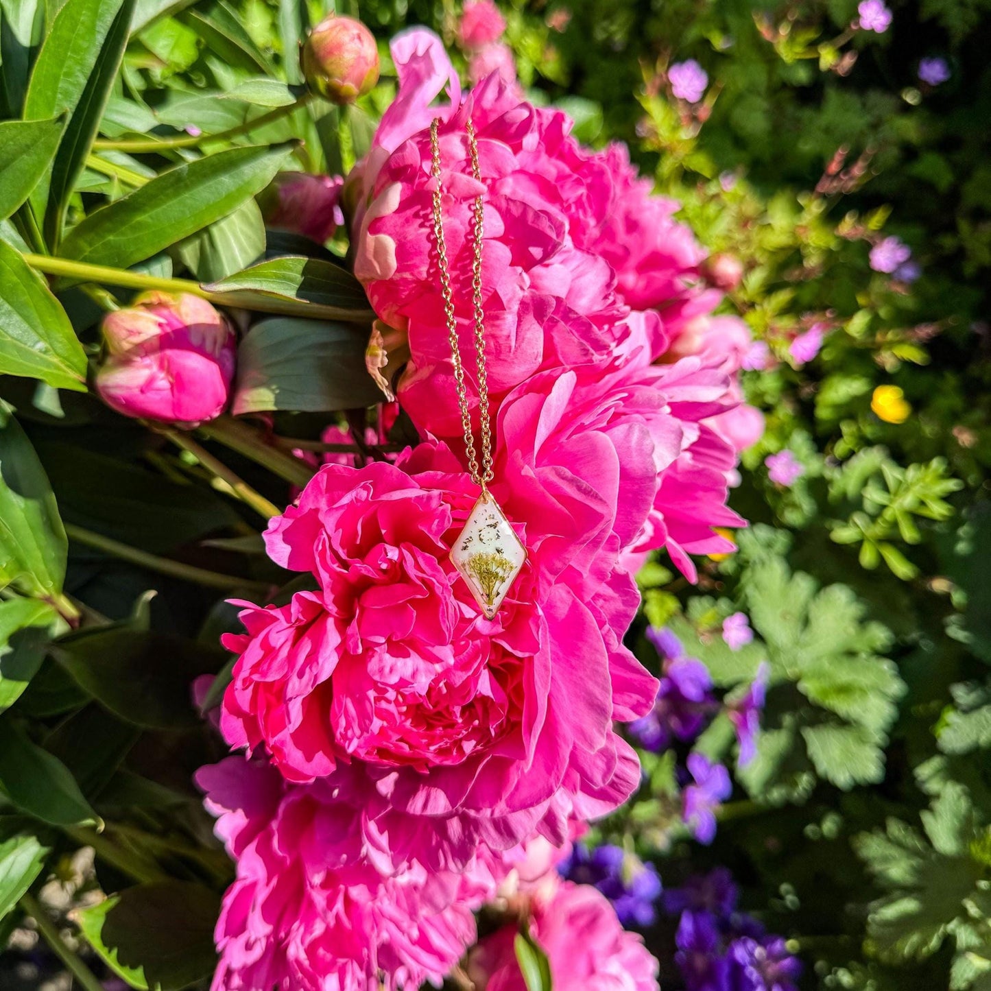 Hirtentäschel-Anhänger - Zartes Schmuckstück mit echter Blüte 🌺