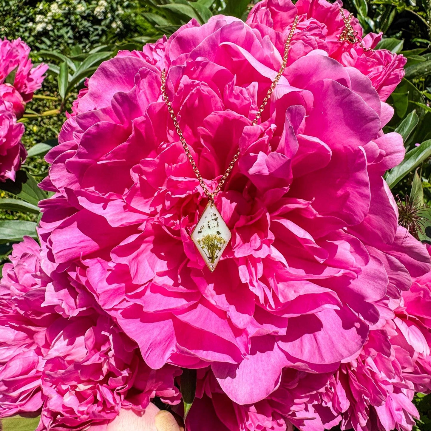 Hirtentäschel-Anhänger - Zartes Schmuckstück mit echter Blüte 🌺