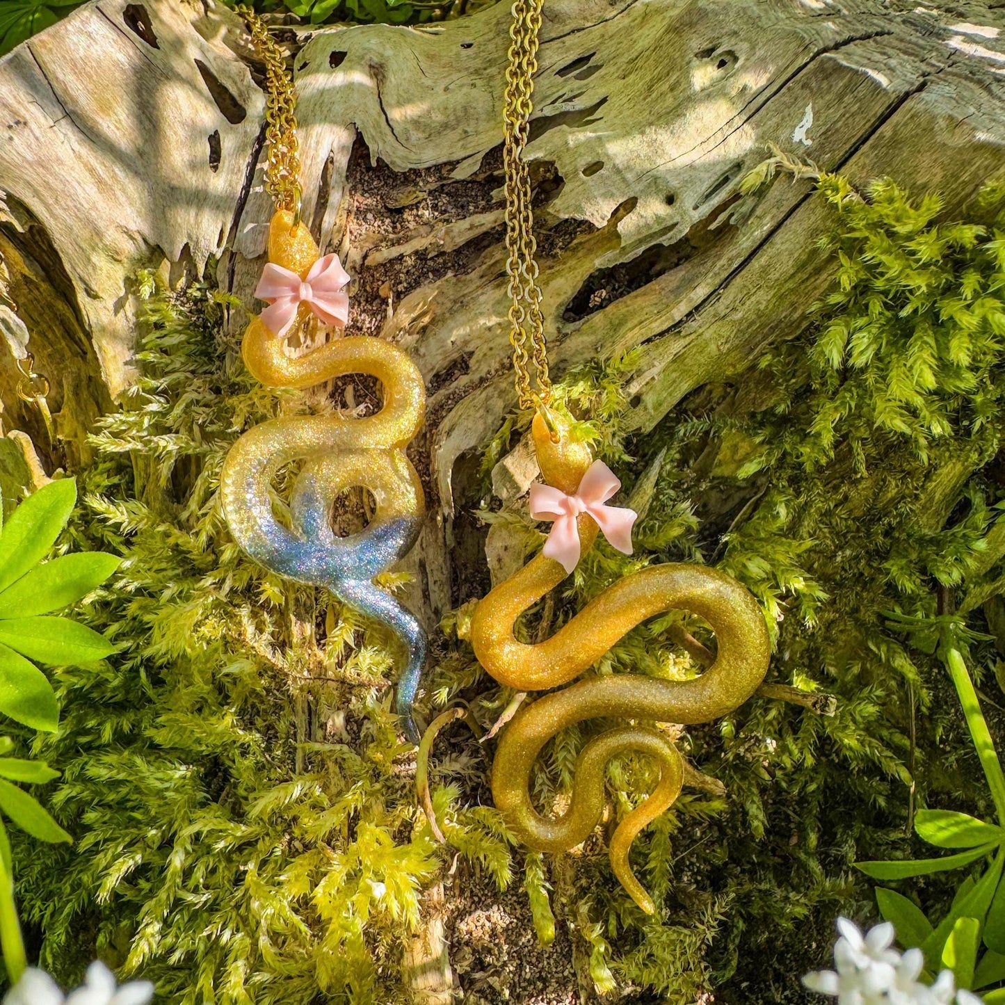 Niedlicher Schlangen-Anhänger - Außergewöhnliches Schmuckstück mit einem Hauch Magie 🎀