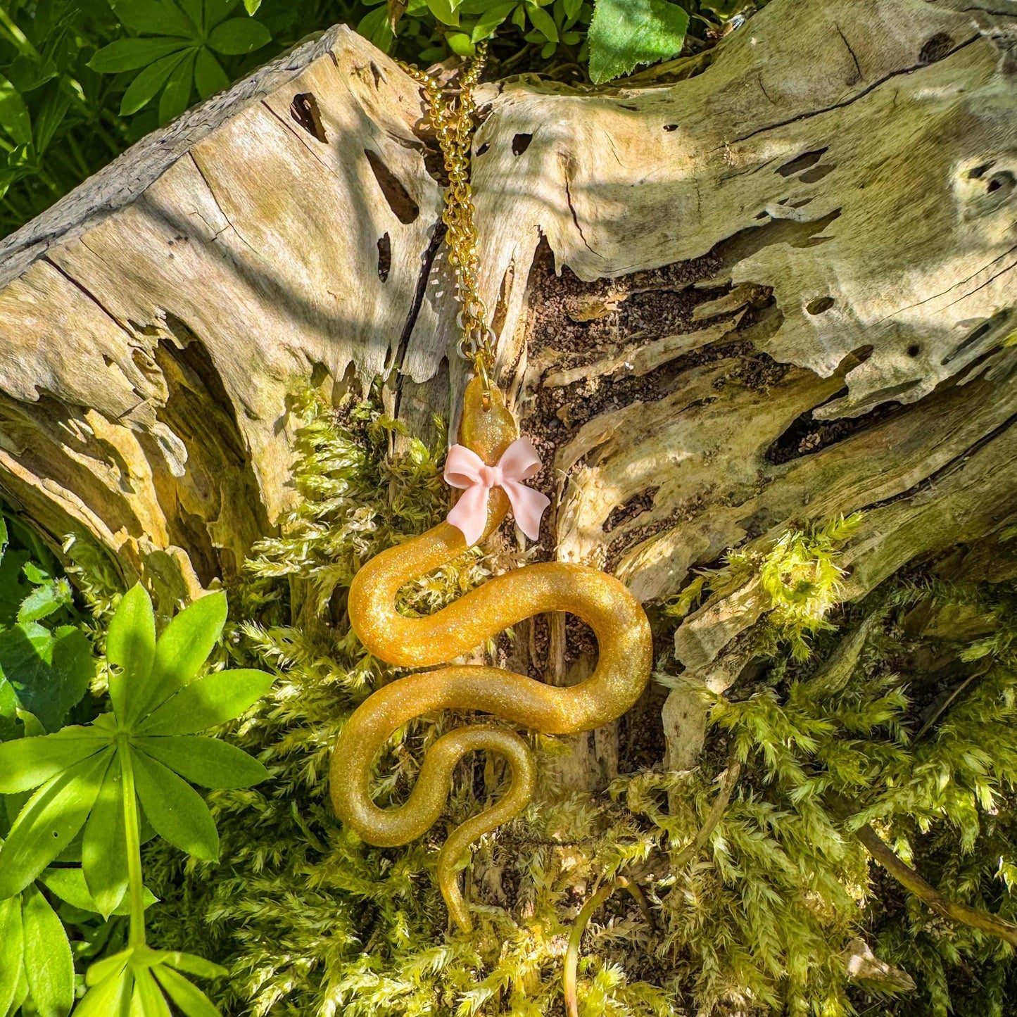 Niedlicher Schlangen-Anhänger - Außergewöhnliches Schmuckstück mit einem Hauch Magie 🎀