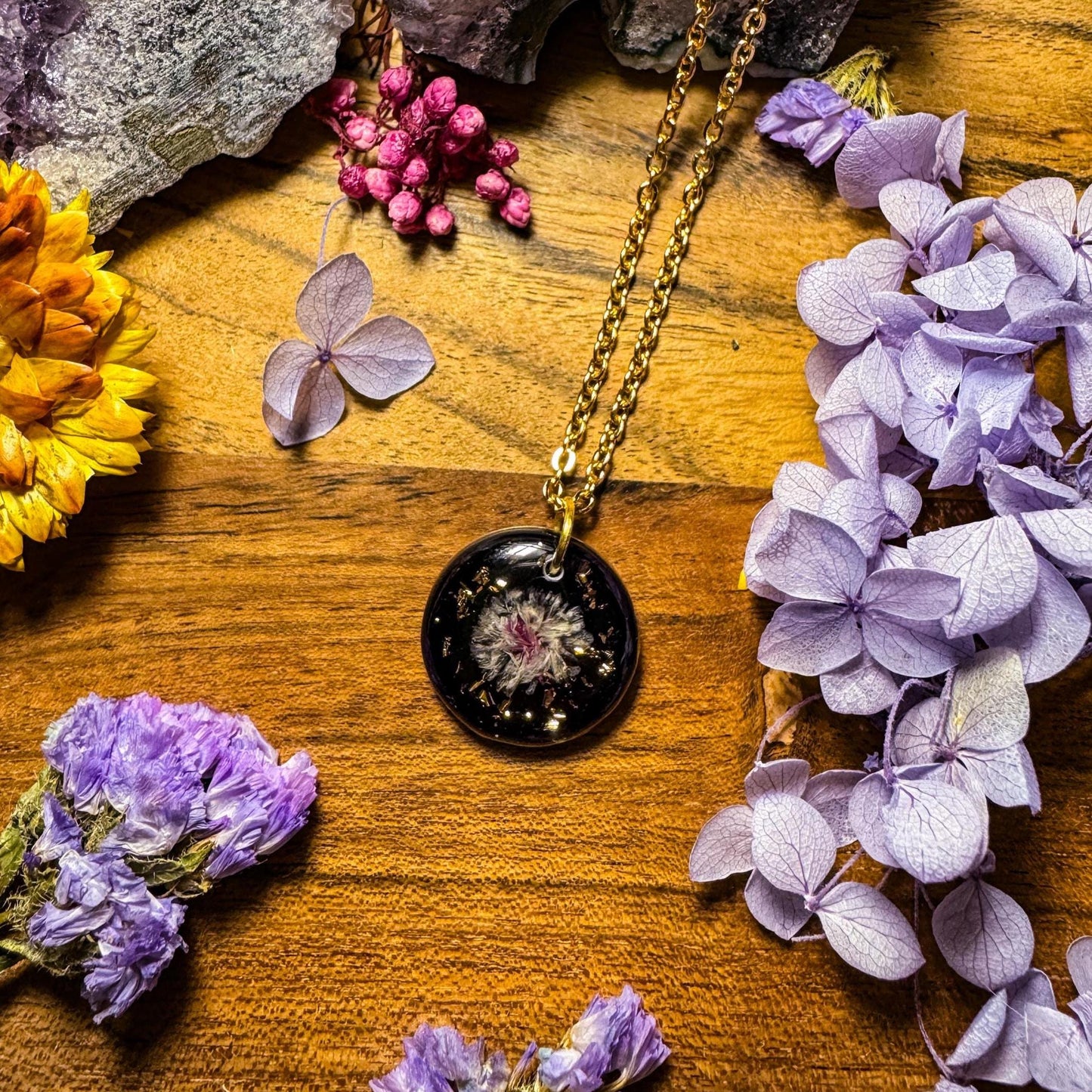 Schleierkraut-Anhänger - Handgemachtes Schmuckstück mit echter Blüte 🌺