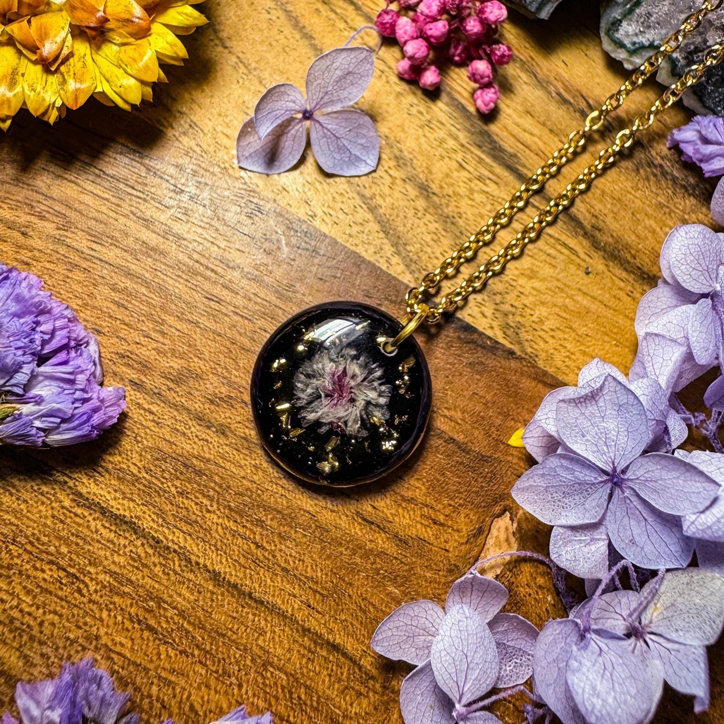 Schleierkraut-Anhänger - Handgemachtes Schmuckstück mit echter Blüte 🌺