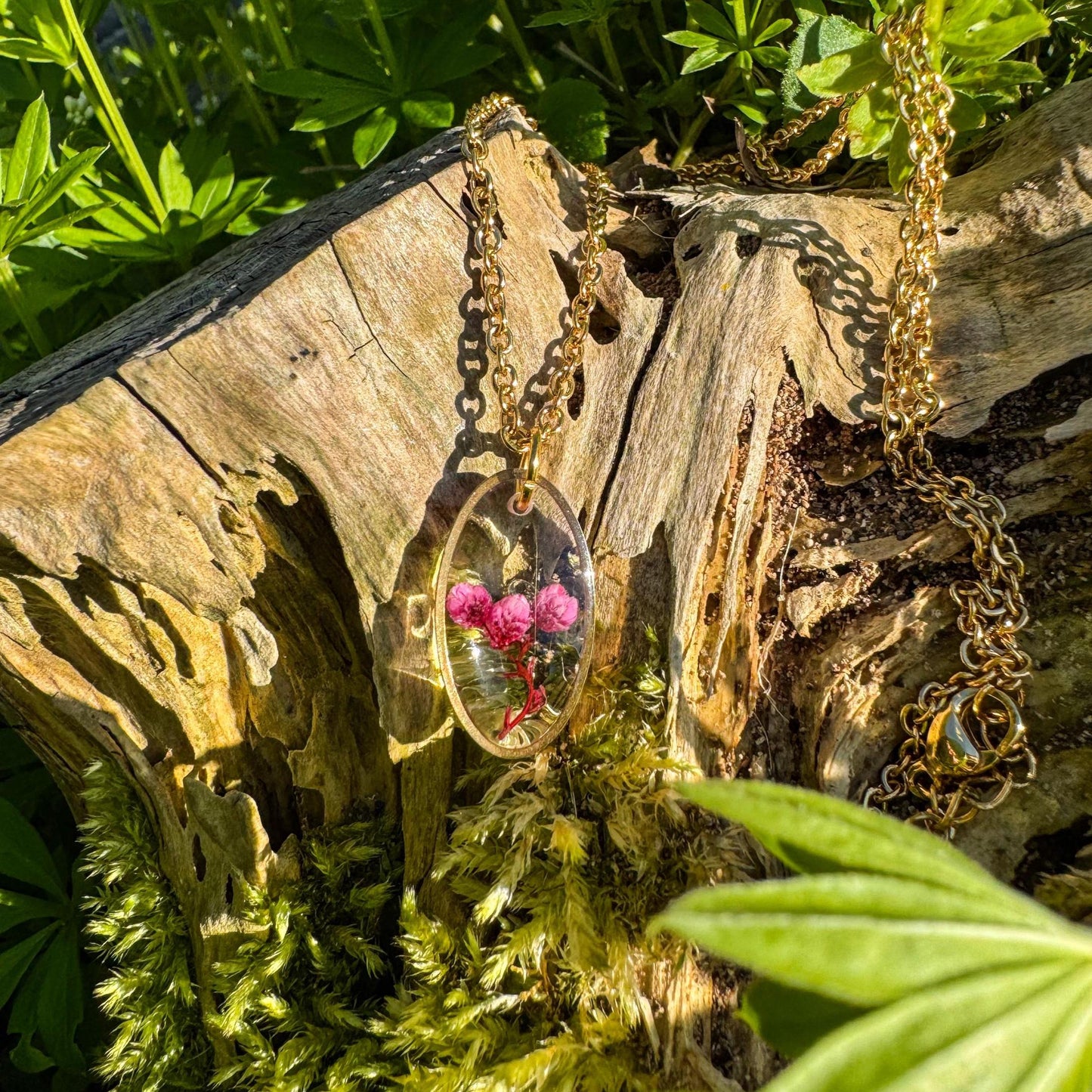 Reisblumen-Anhänger - Handgemachtes Schmuckstück mit echter Blüte 🌺