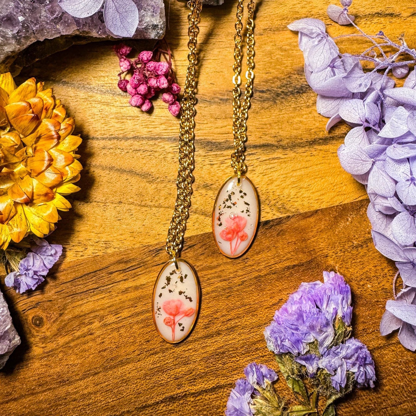 Schleierkraut-Anhänger - Handgemachtes Schmuckstück mit echter Blüte 🌺