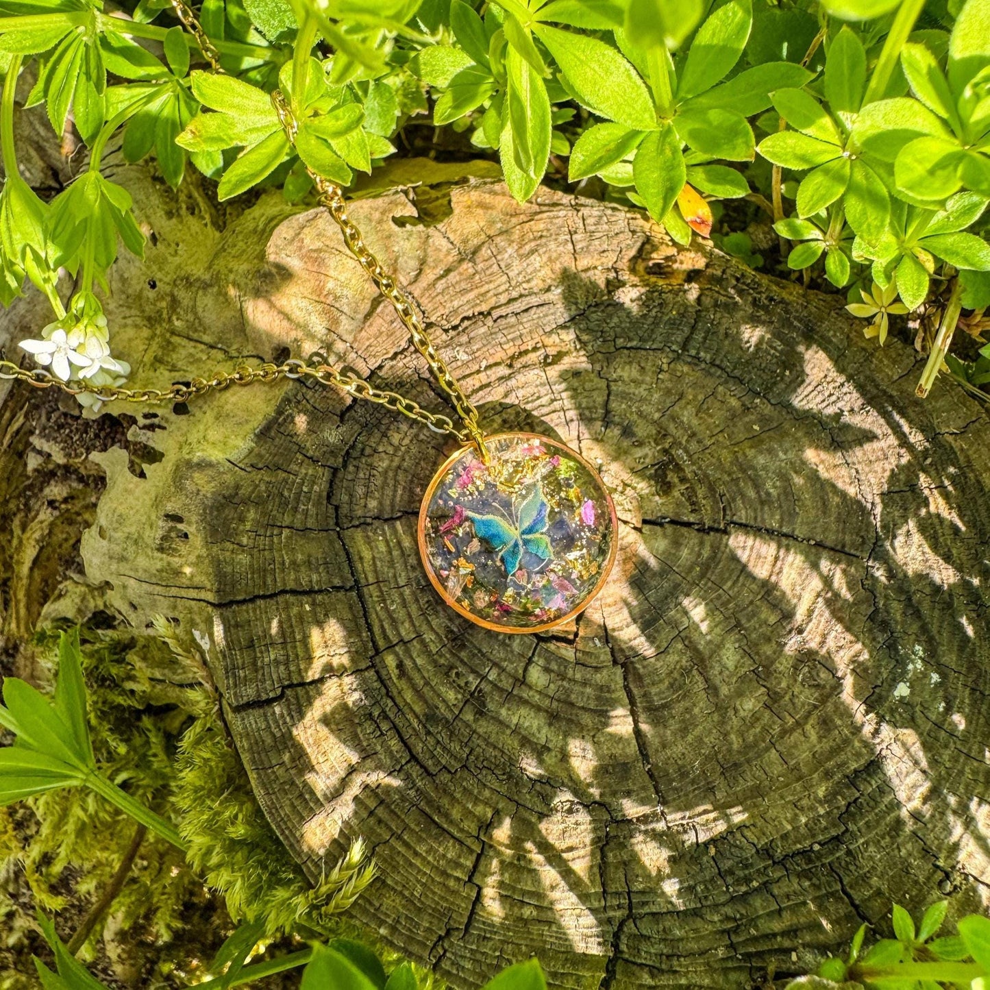 Schmetterlings-Anhänger - Einzigartiges Schmuckstück mit echten Blüten 🌺