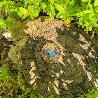 Schmetterlings-Anhänger - Einzigartiges Schmuckstück mit echten Blüten 🌺