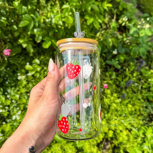Trinkglas mit Erdbeeren - für die süße Erfrischung 🍓🌸