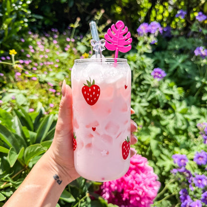 Trinkglas mit Erdbeeren - für die süße Erfrischung 🍓🌸
