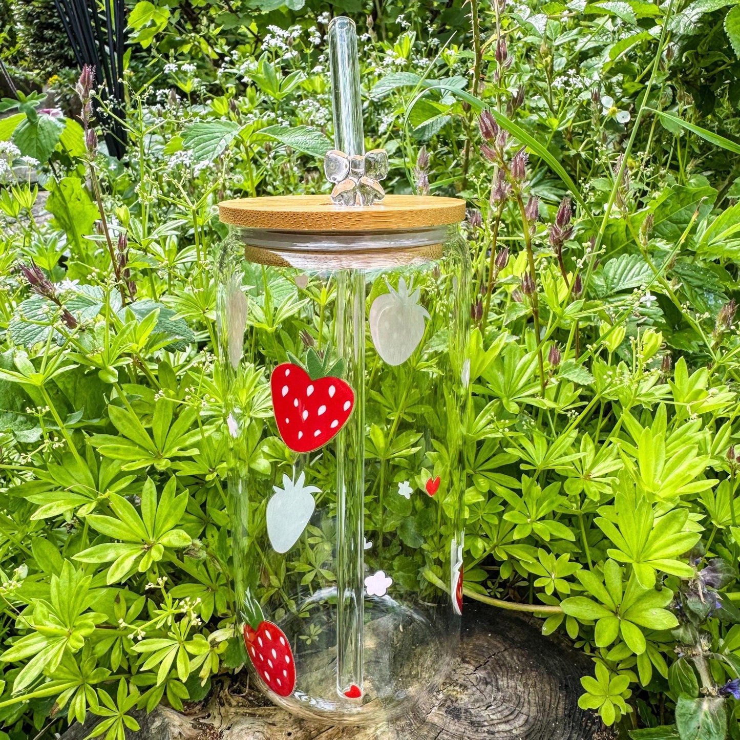 Trinkglas mit Erdbeeren - für die süße Erfrischung 🍓🌸