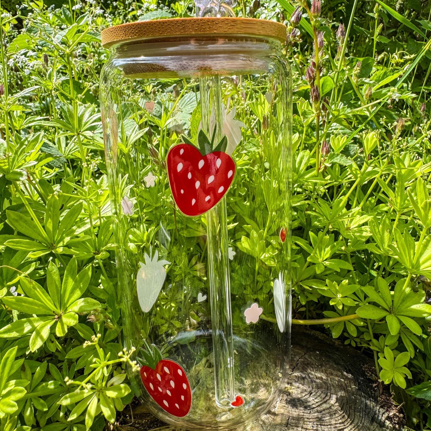 Trinkglas mit Erdbeeren - für die süße Erfrischung 🍓🌸