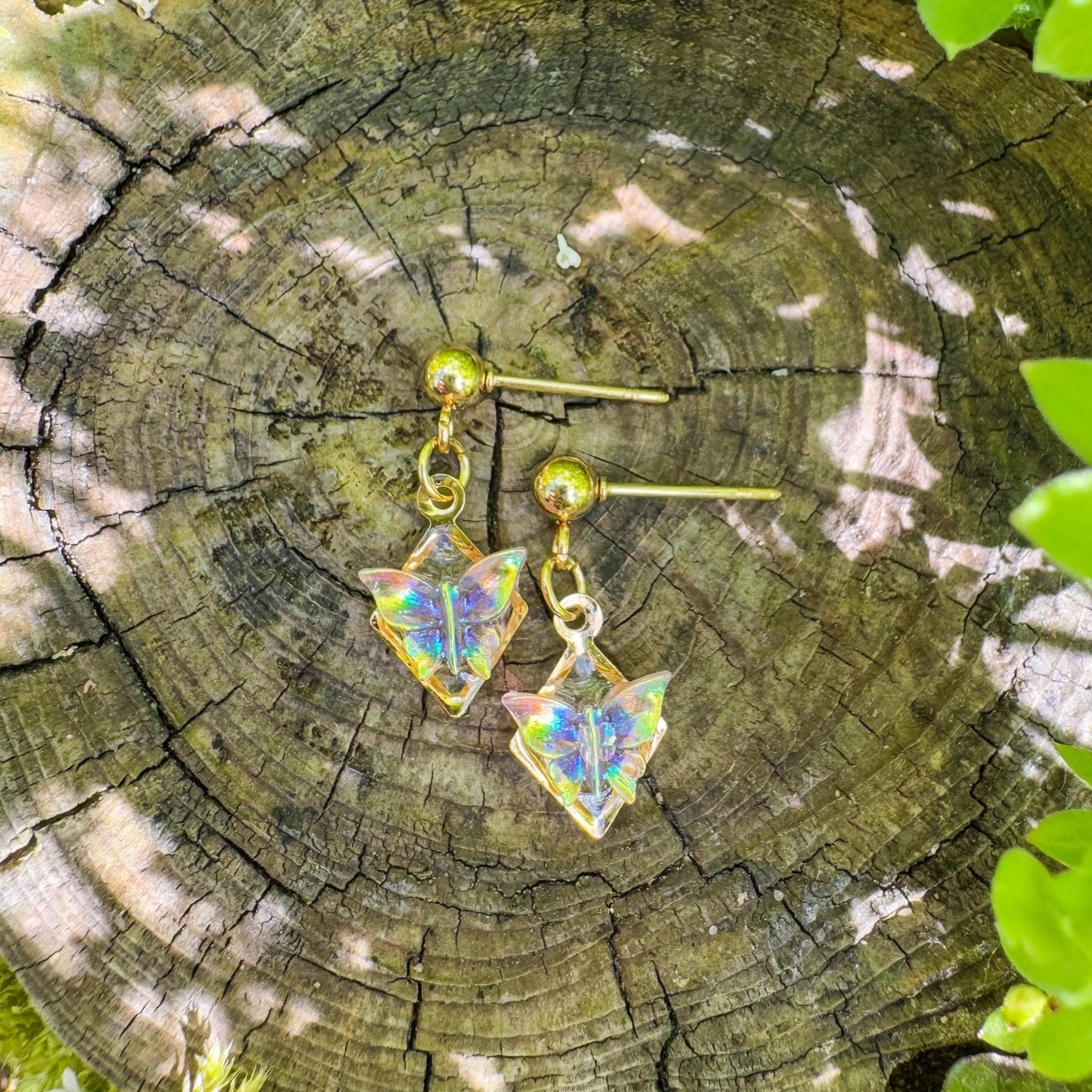 Schimmernde Schmetterlings-Ohrstecker - Handgefertigtes Schmuckstück im zauberhaften Design ✨