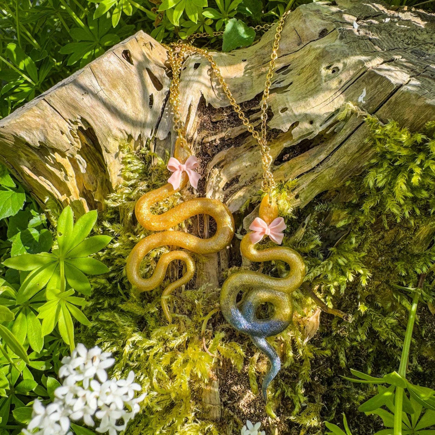 Niedlicher Schlangen-Anhänger - Außergewöhnliches Schmuckstück mit einem Hauch Magie 🎀