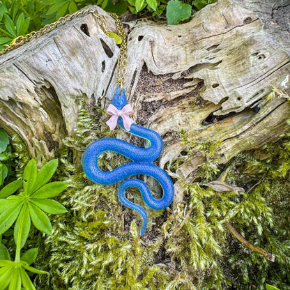 Niedlicher Schlangen-Anhänger - Außergewöhnliches Schmuckstück mit einem Hauch Magie 🎀