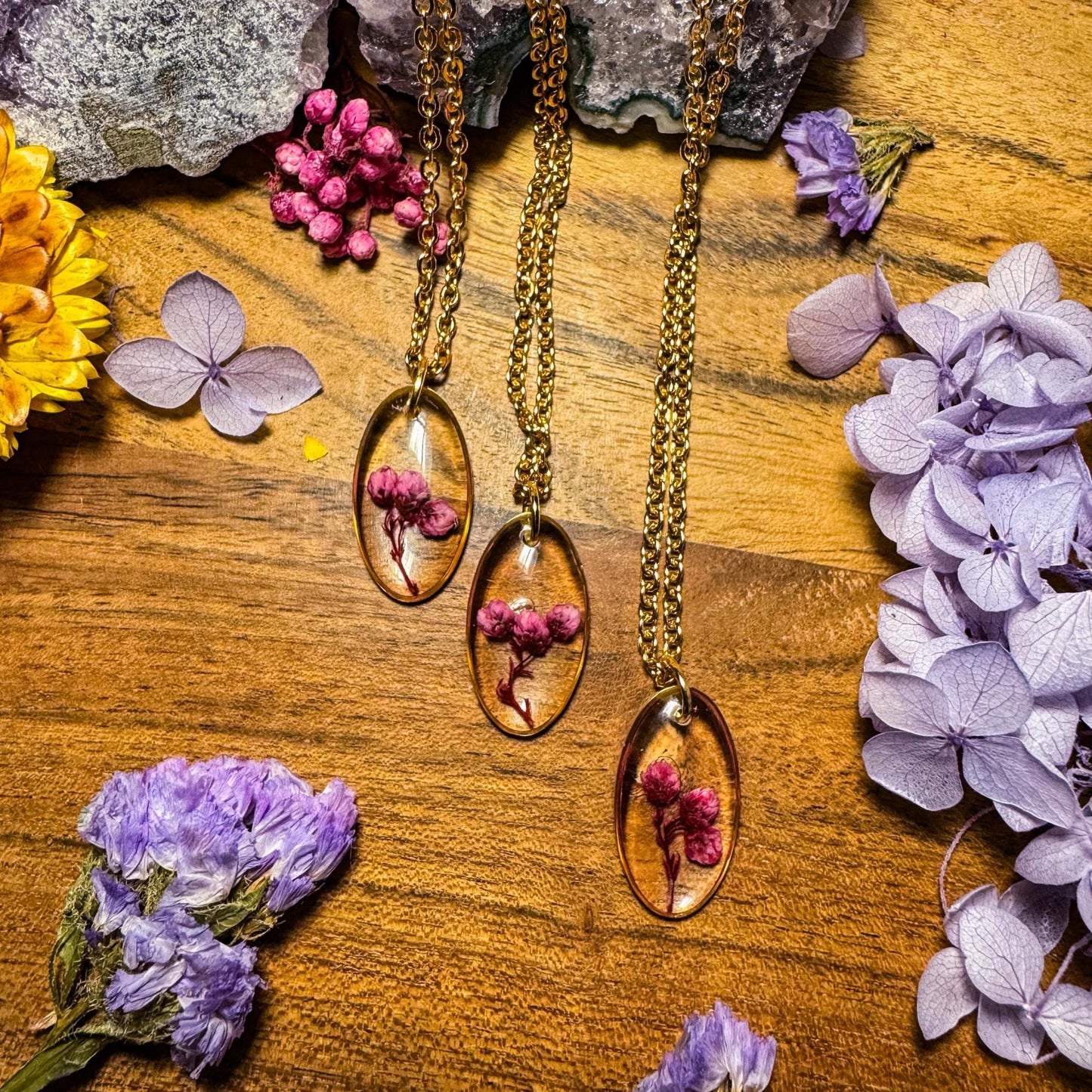 Reisblumen-Anhänger - Handgemachtes Schmuckstück mit echter Blüte 🌺