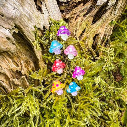 Niedliche Pilz-Ohrstecker - Handgefertigtes Schmuckstück mit kleinen Pilzen 🍄🌿