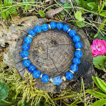 Perlenarmband mit blauen Harzperlen - Handgemachtes Unikat ✨