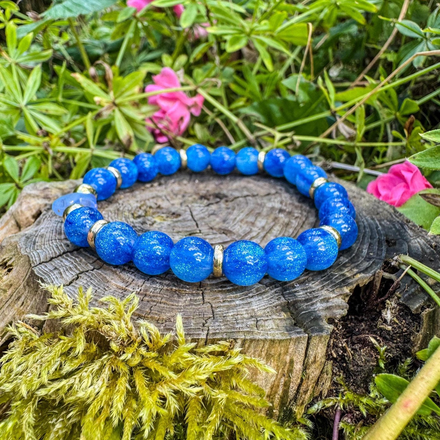 Perlenarmband mit blauen Harzperlen - Handgemachtes Unikat ✨