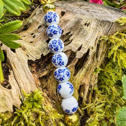 Schlüsselanhänger mit blauen Blumenperlen - Handgemachtes Accessoire im Vintage-Look 💙