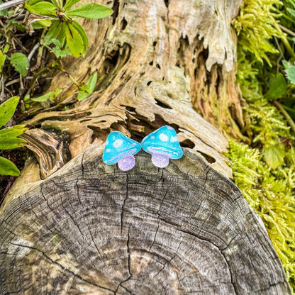 Niedliche Pilz-Ohrstecker - Handgefertigtes Schmuckstück mit kleinen Pilzen 🍄🌿