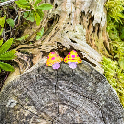 Niedliche Pilz-Ohrstecker - Handgefertigtes Schmuckstück mit kleinen Pilzen 🍄🌿