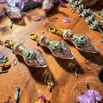 Zauberfläschchen mit Rosenquarz, Lavendel und Pfefferminz - Seelische Heilung und Harmonie im Herzen in einem kleinen Gefäß 💕🌿